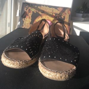 Black lace flats